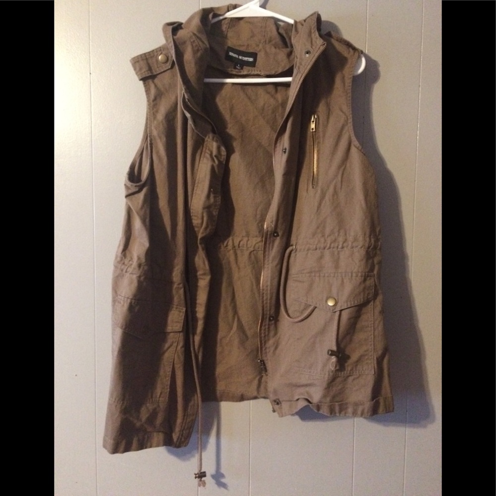 Zenana Outfitters brown utility vest